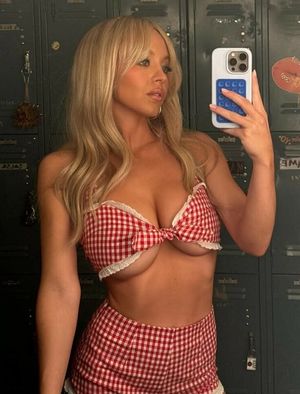Sydney Sweeney - Thumb