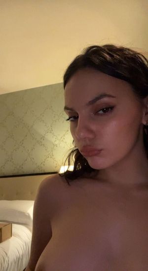 dafne-keen-nude photo #2 photo n 2