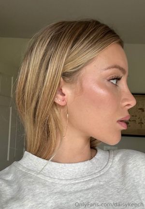 Daisy Keech N37