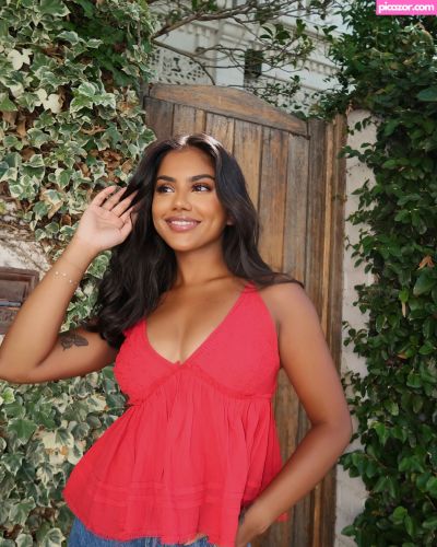 Shaniya Nisha - Image