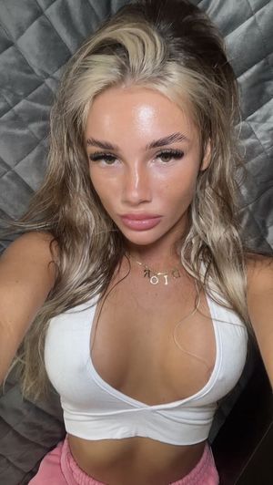 louisemarshallx-1 photo #5 photo n 5