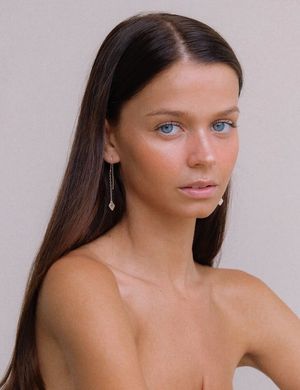 chloe-campbell-1 photo #3 photo n 3
