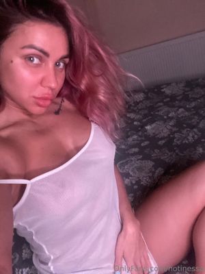 Hotinessa  - Thumb