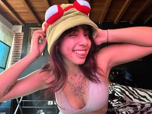 lauraac1 - Thumb