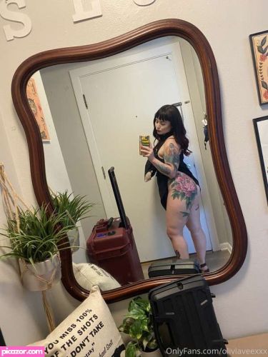 Olivia Vee - Image