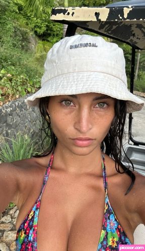 gokce selina asici - Image