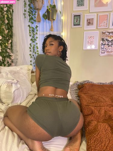 Kora Elle  - Image