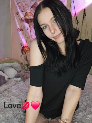brianna-official-1 photo #1 photo n 1