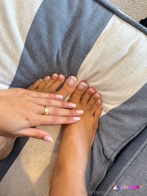lilydaisyphillips - Thumb