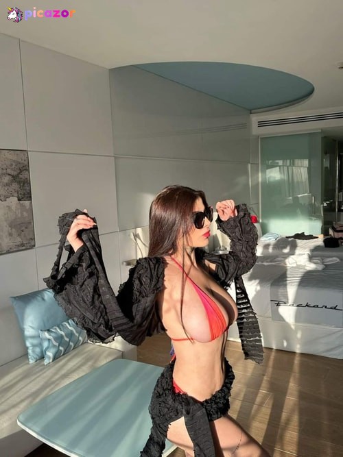 Karely Ruiz - Image