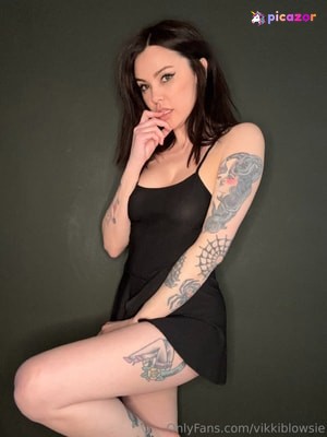 Vikki Blows N43
