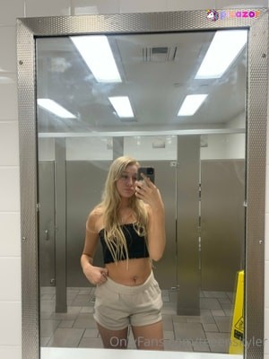 skylerstormxo photo #2 photo n 2