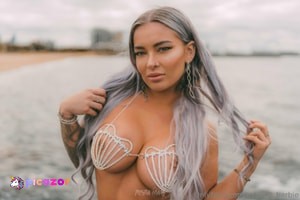HayleyDaviesXX - Thumb