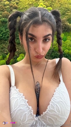 Ika DAuria - Thumb