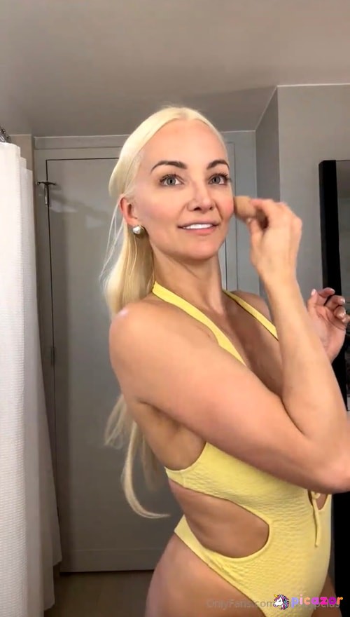 Lindsey Pelas - Image