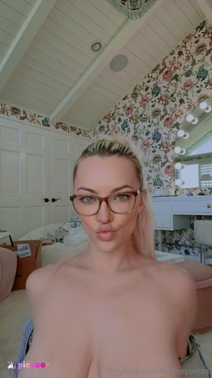 lindsey-pelas photo #2161 photo n 2161
