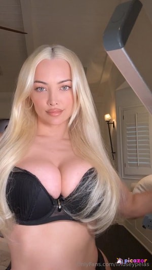 lindsey-pelas photo #2184 photo n 2184