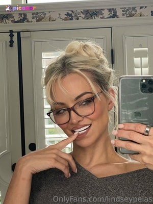 Lindsey Pelas N403