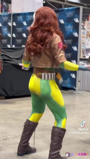 Athena Cosplay - Thumb