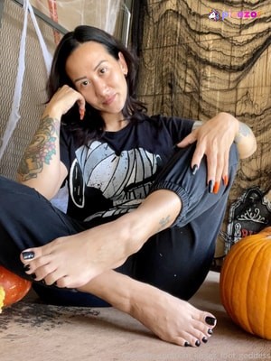 kim_kisses_foot_goddess photo #78 photo n 78