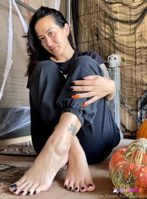 kim_kisses_foot_goddess photo #77 photo n 77