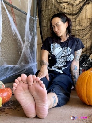 kim_kisses_foot_goddess photo #75 photo n 75