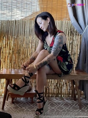 kim_kisses_foot_goddess photo #4 photo n 4