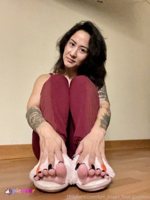 kim_kisses_foot_goddess photo #88 photo n 88