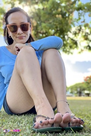 kim_kisses_foot_goddess photo #100 photo n 100