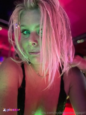 nudeblondeyogagirl photo #6 photo n 6