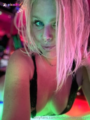nudeblondeyogagirl photo #4 photo n 4