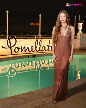 larsen-thompson-1 photo #203 photo n 203