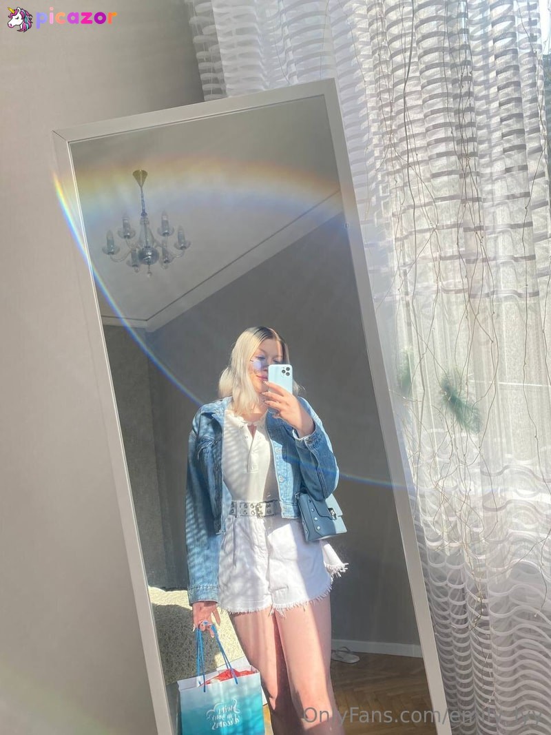 emily_lyy N21