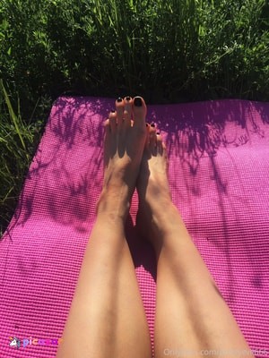 evifeet_free photo #1 photo n 1