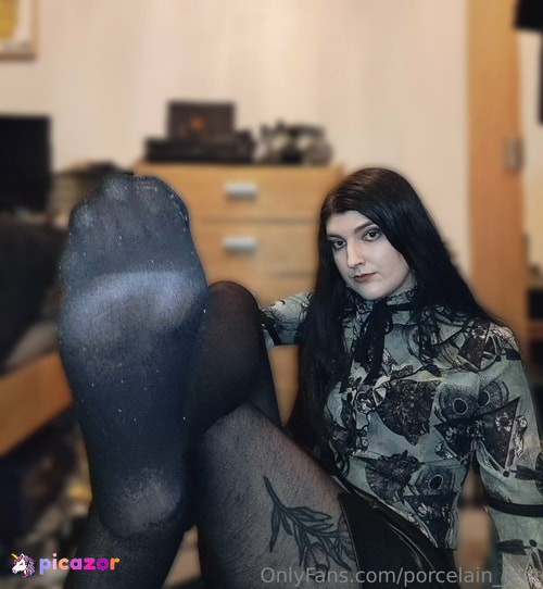 Feet_Porcelain - Image