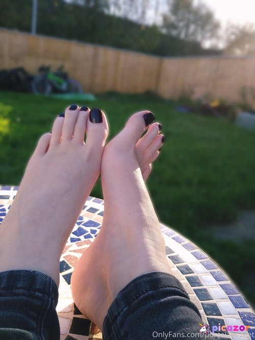 Feet_Porcelain - Image