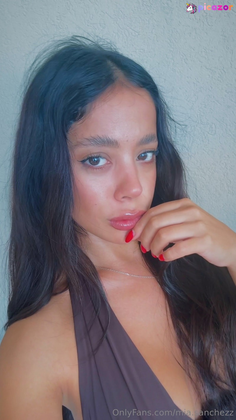 mia.sanchezz N35