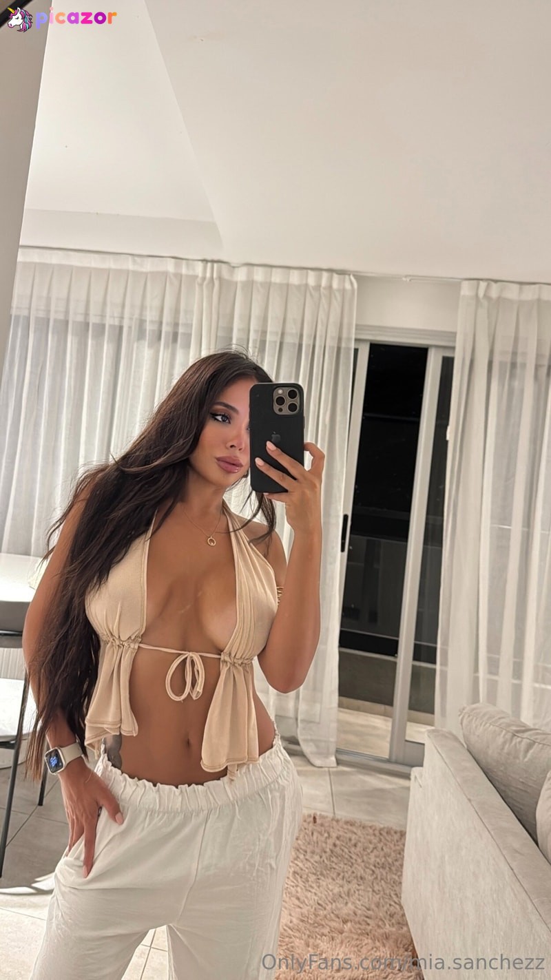mia.sanchezz N29