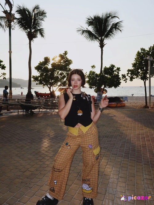 Leyla Afshonkar - Image