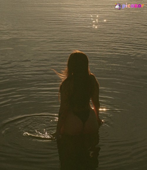Emi Rhea - Image