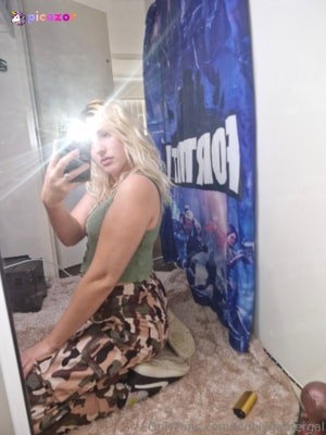 lonelygamergal photo #2 photo n 2