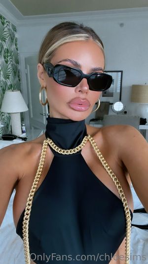 chloe-sims-1 photo #2 photo n 2