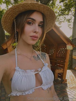 Kylie Bloom  N2
