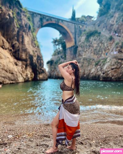 Shivaleeka Oberoi - Image