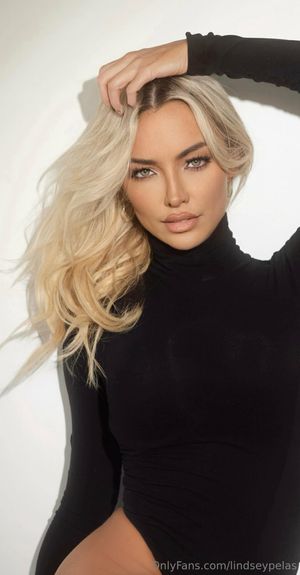 Lindsey Pelas N372