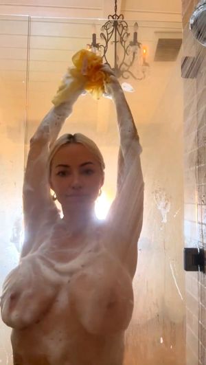 lindsey-pelas photo #1923 photo n 1923