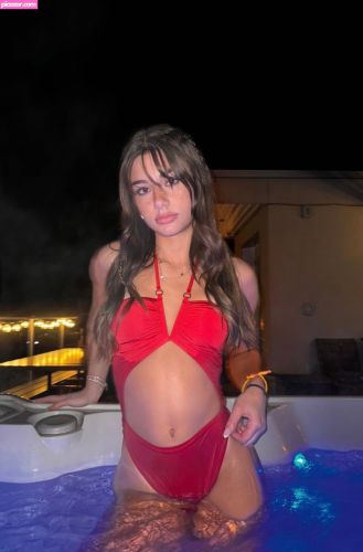 Mikayla Campinos - Image