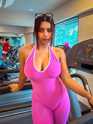 SUHANA KHAN N38