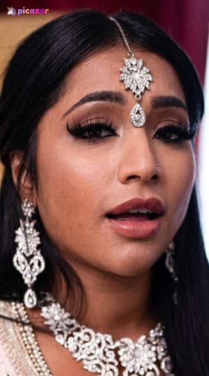 Yasmina Khan - Thumb