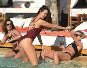 jennifer-metcalfe photo #3 photo n 3
